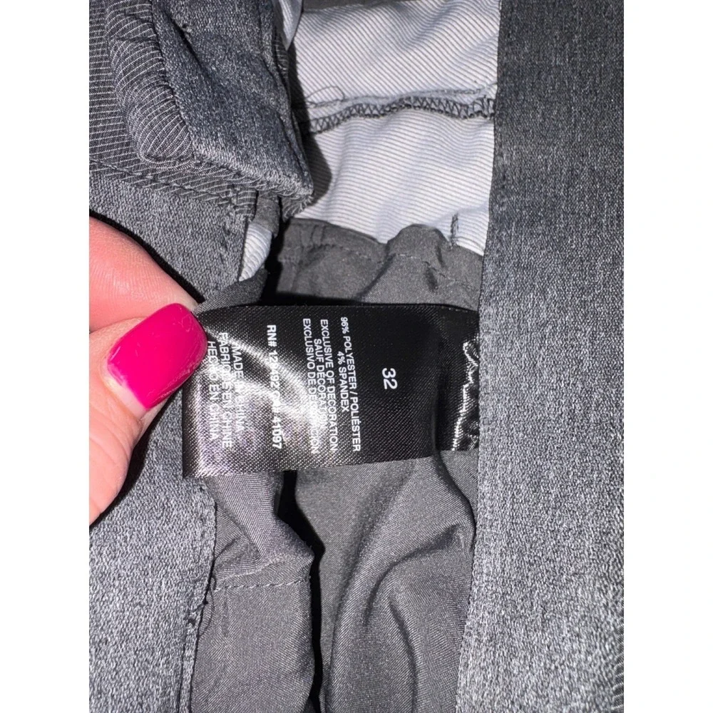 Greg‎ Norman Golf Shorts Mens 32 Grey Excellent Stretch Performance Shark Logo